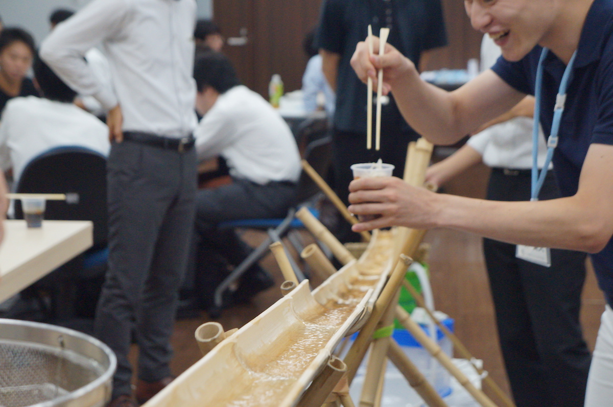 前代未聞…会議室で流しちゃいました