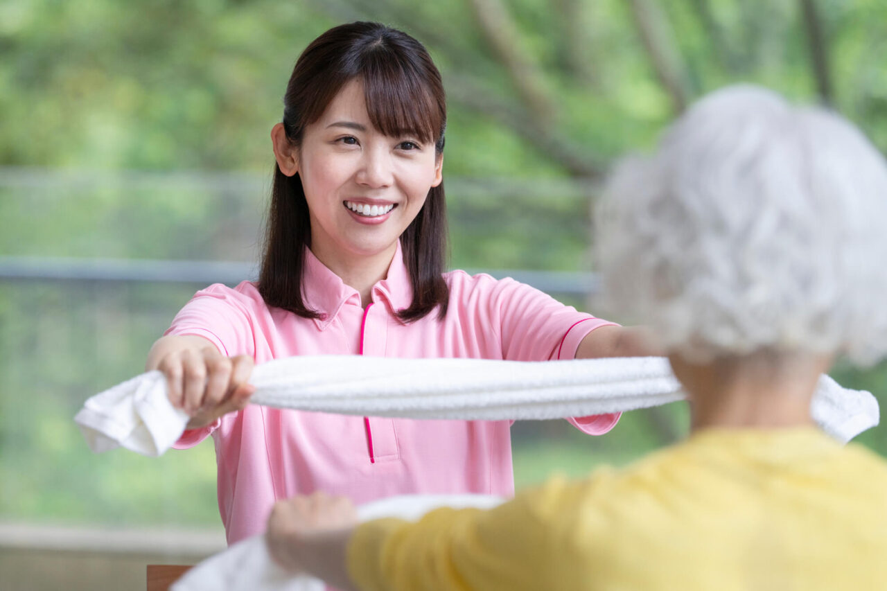 機能訓練指導員の仕事内容とは?必要資格や給料についても解説!