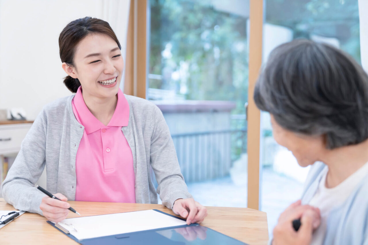 ケアマネジャーの給料はどれくらい?ほかの職種との差や目指し方を解説