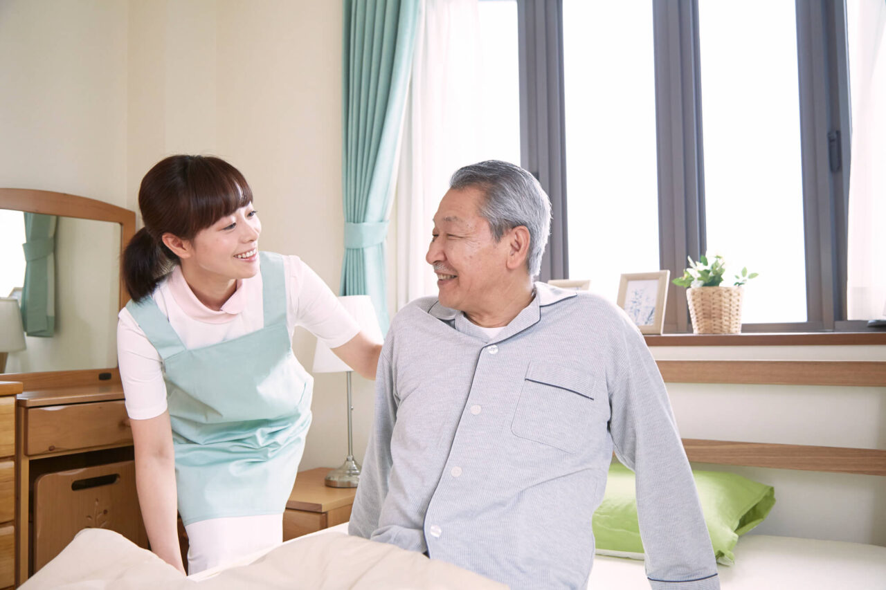 ホームヘルパーの給料は安い?高い?ケース別に分けた給与を詳しく紹介
