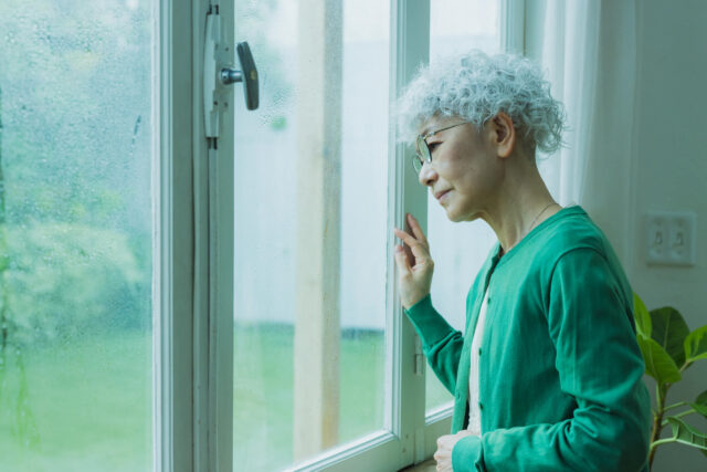 一人暮らしの高齢者に潜むリスクとは？早めに知っておきたい支援や対策