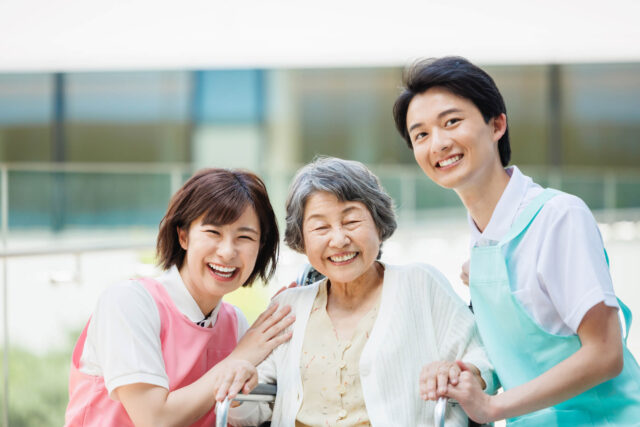 特養（特別養護老人ホーム）とは？仕事内容や平均給与についても解説