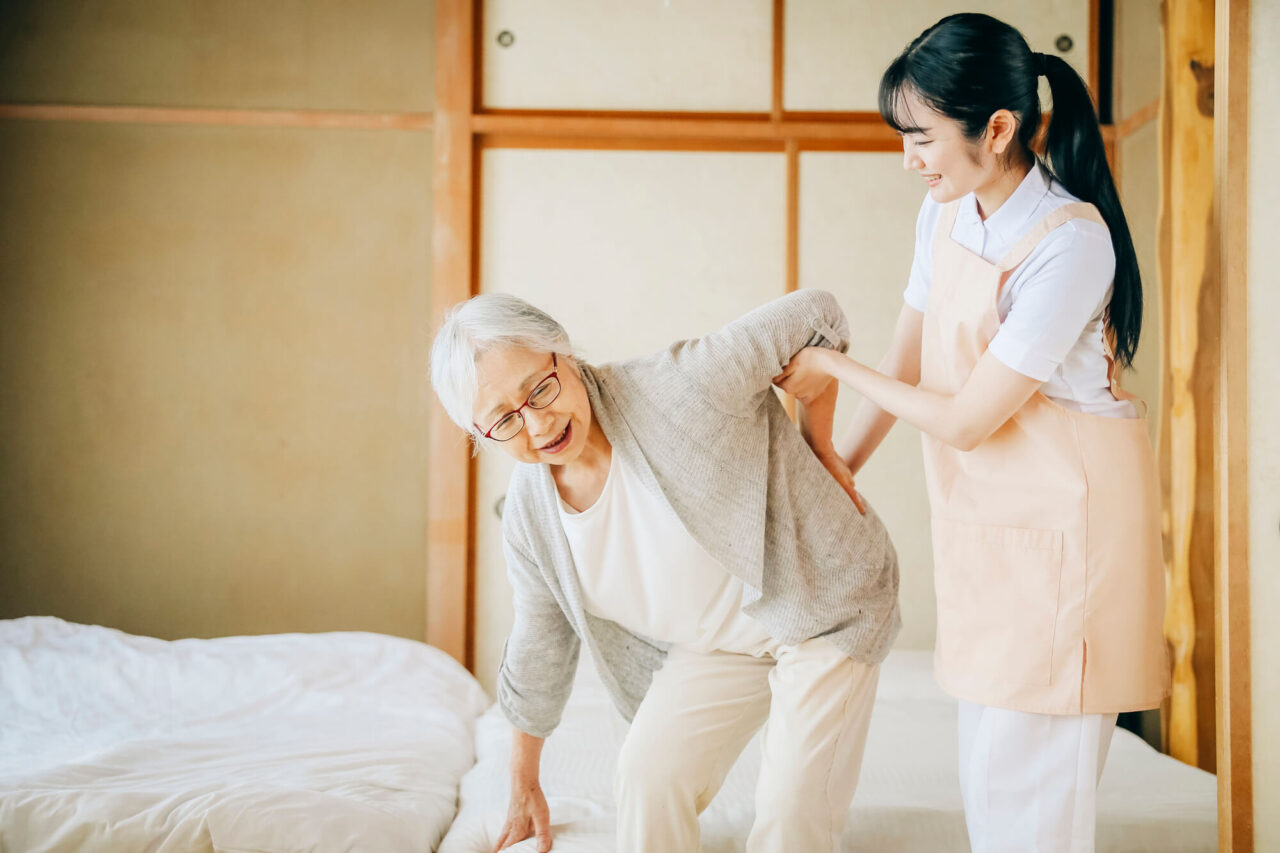 臥床とは?介護のポイントや離床との違いについて解説