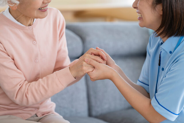 【比較表あり】介護老人保健施設（老健）と特別養護老人ホーム（特養）の違いを徹底比較