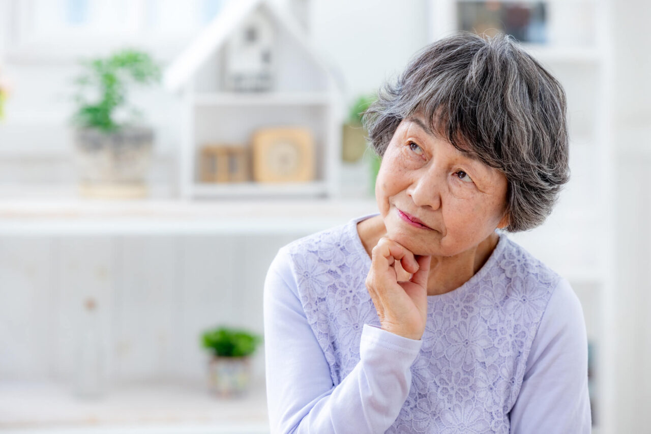 認知症で被害妄想の症状がある場合はどうする?適切な対応策について解説