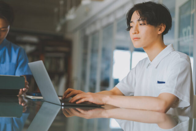 精神保健福祉士とは？業務内容や年収、将来性について徹底解説！