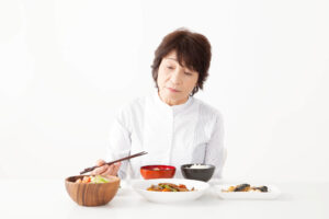 認知症のある高齢者が食事拒否する原因