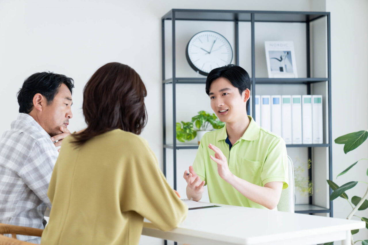 介護施設の管理者になるには？必要な資格や仕事内容、年収相場からやりがいまで徹底解説