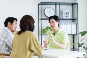 介護施設の管理者になるには？必要な資格や仕事内容、年収相場からやりがいまで徹底解説