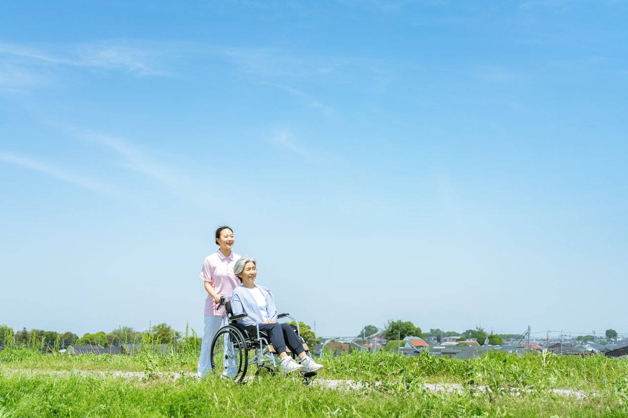 神奈川県の介護職の給料はどれくらい？相場を職種・男女別にご紹介