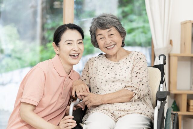 介護福祉士に年齢制限はある？40代・50代・60代から目指す方法と働き方
