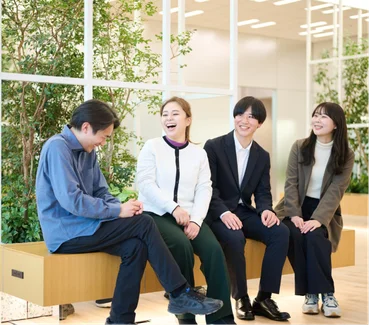 スーツ姿の男性社員