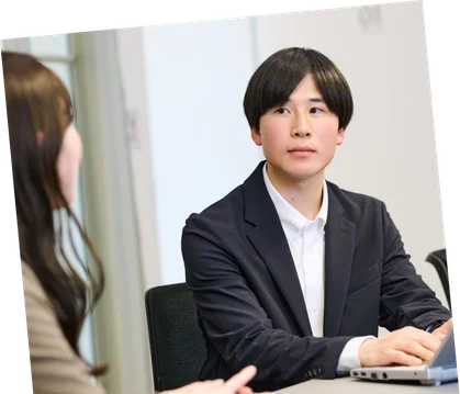 スーツ姿の男性社員